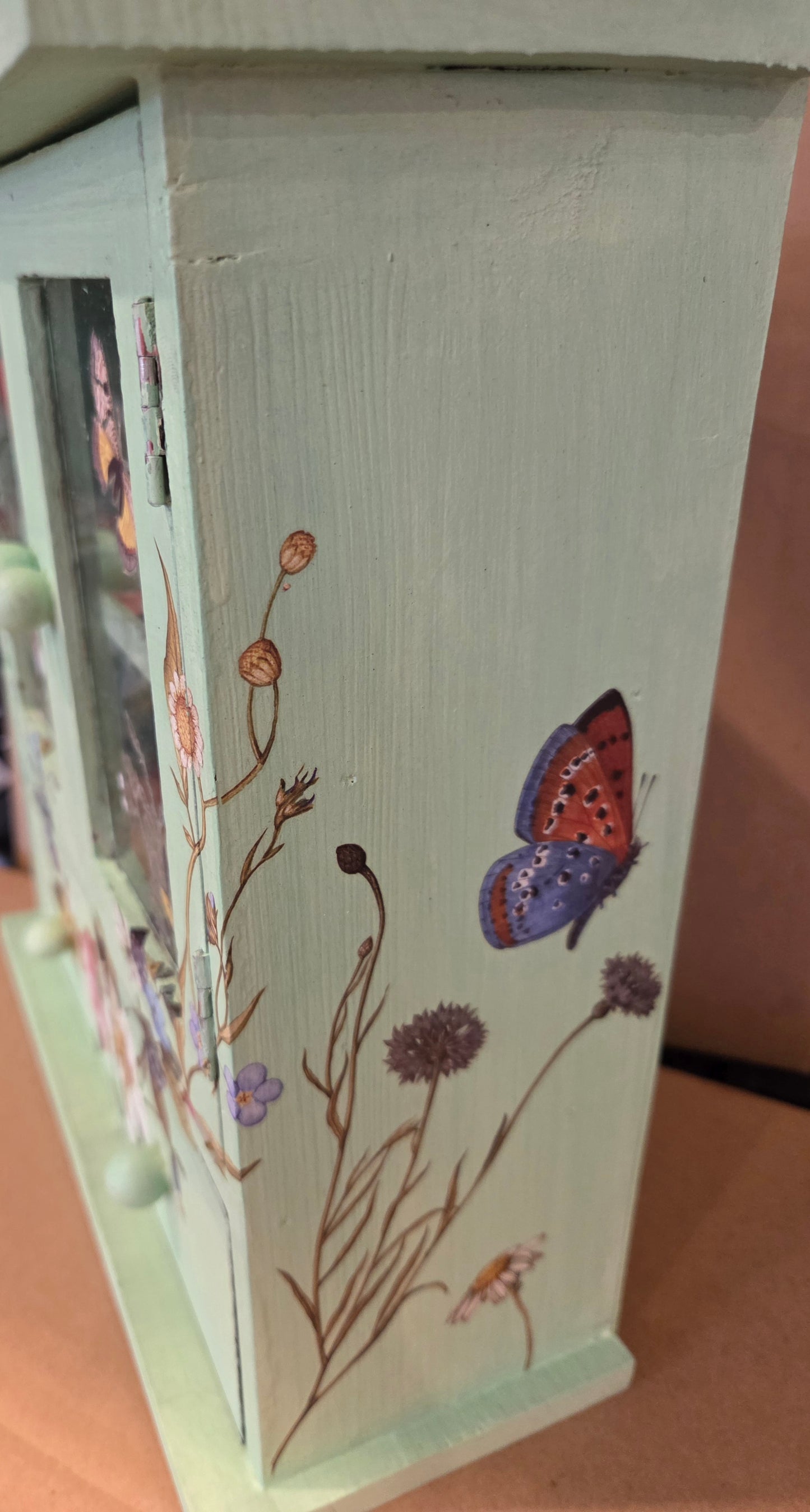 Mini display cabinet