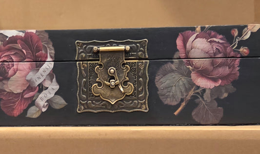 Large single compartment Jewellery box