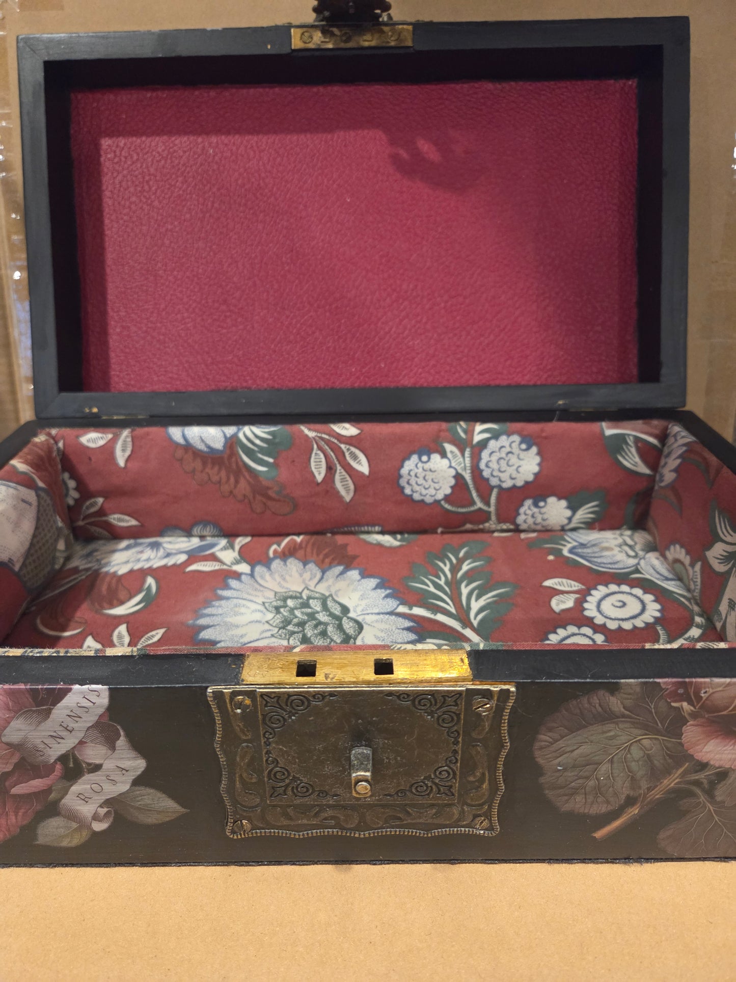 Large single compartment Jewellery box