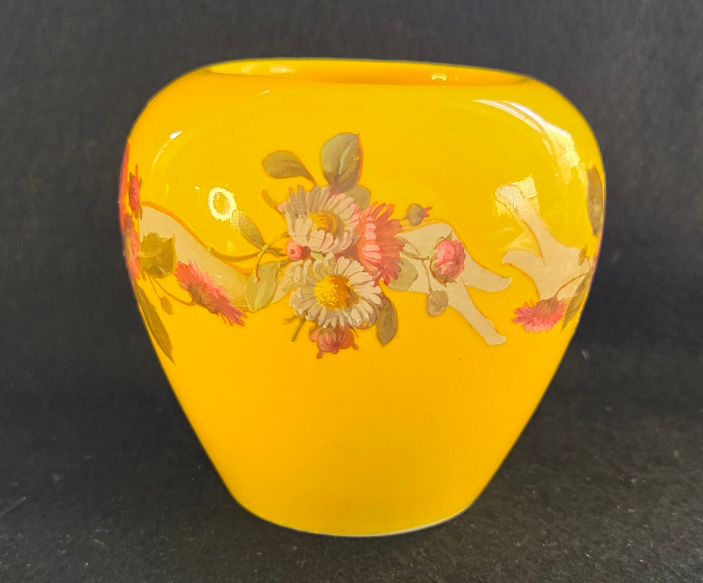 Lovely Spring Yellow Sugar Bowl. (Jug in same range also available seperately)