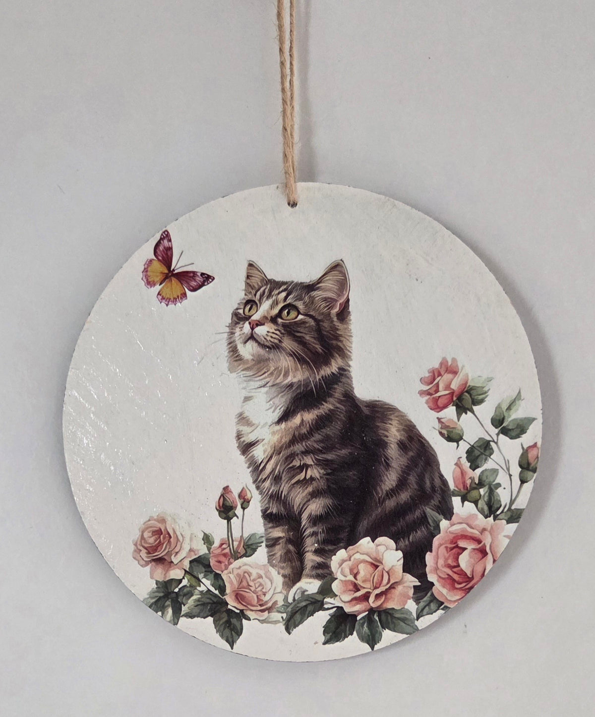 Lovely Kitten and butterfly handing slate.