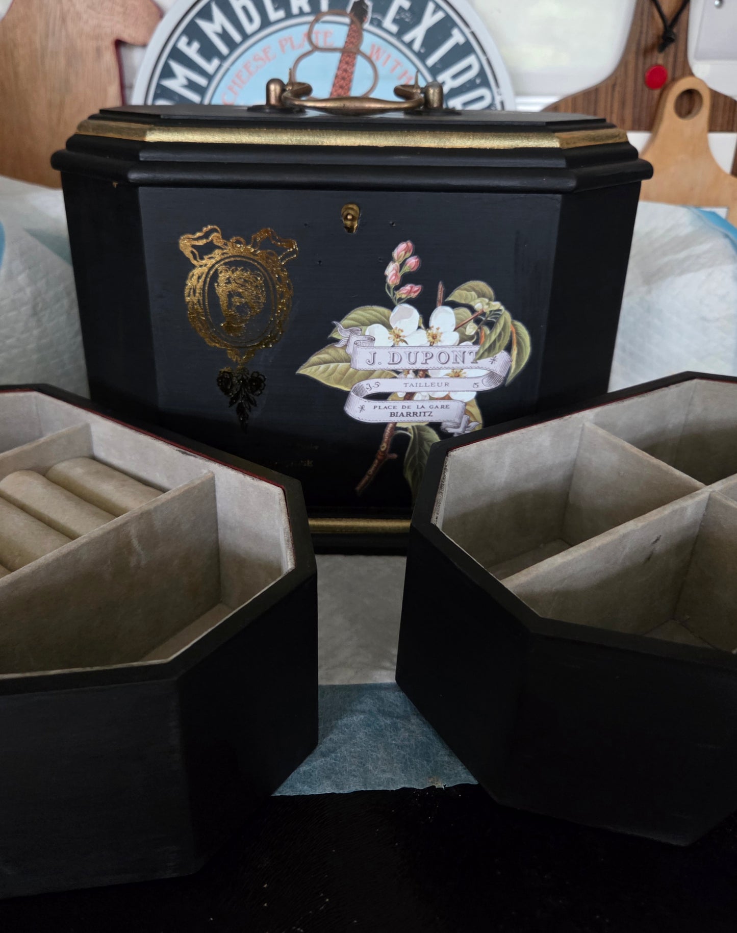 Large Jewellery box with lift out compartment.