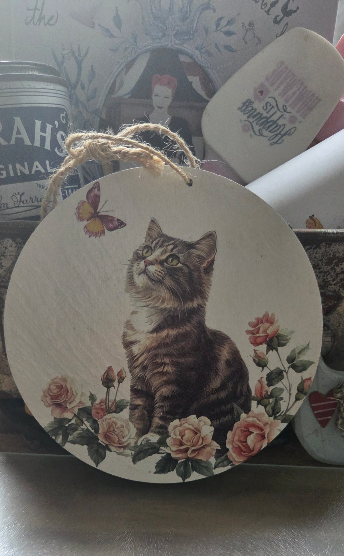 Lovely Kitten and butterfly handing slate.