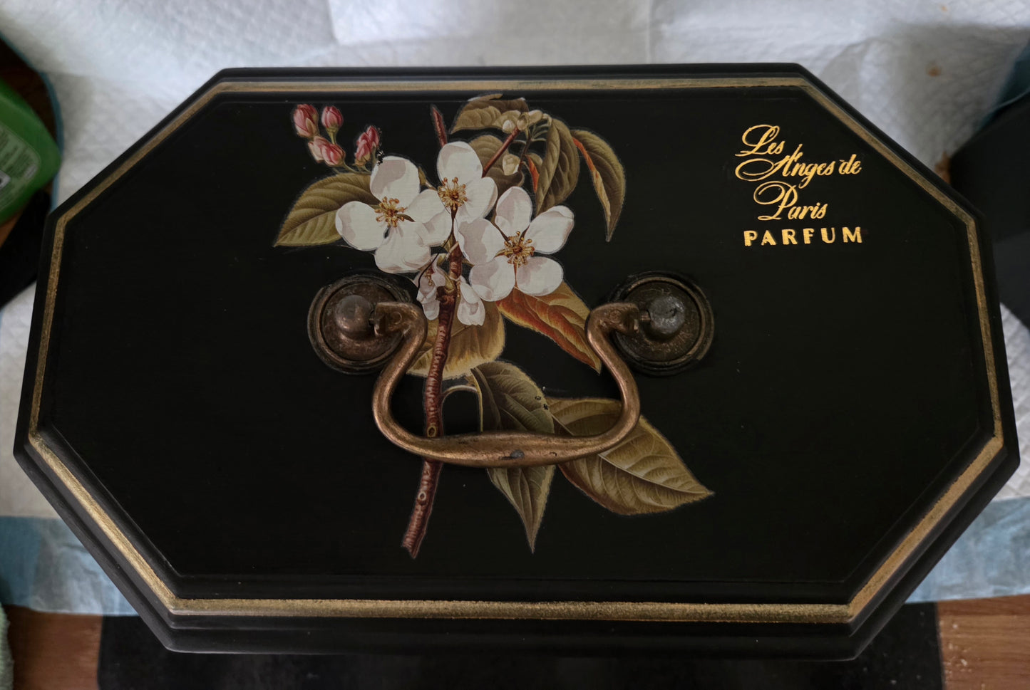 Large Jewellery box with lift out compartment.