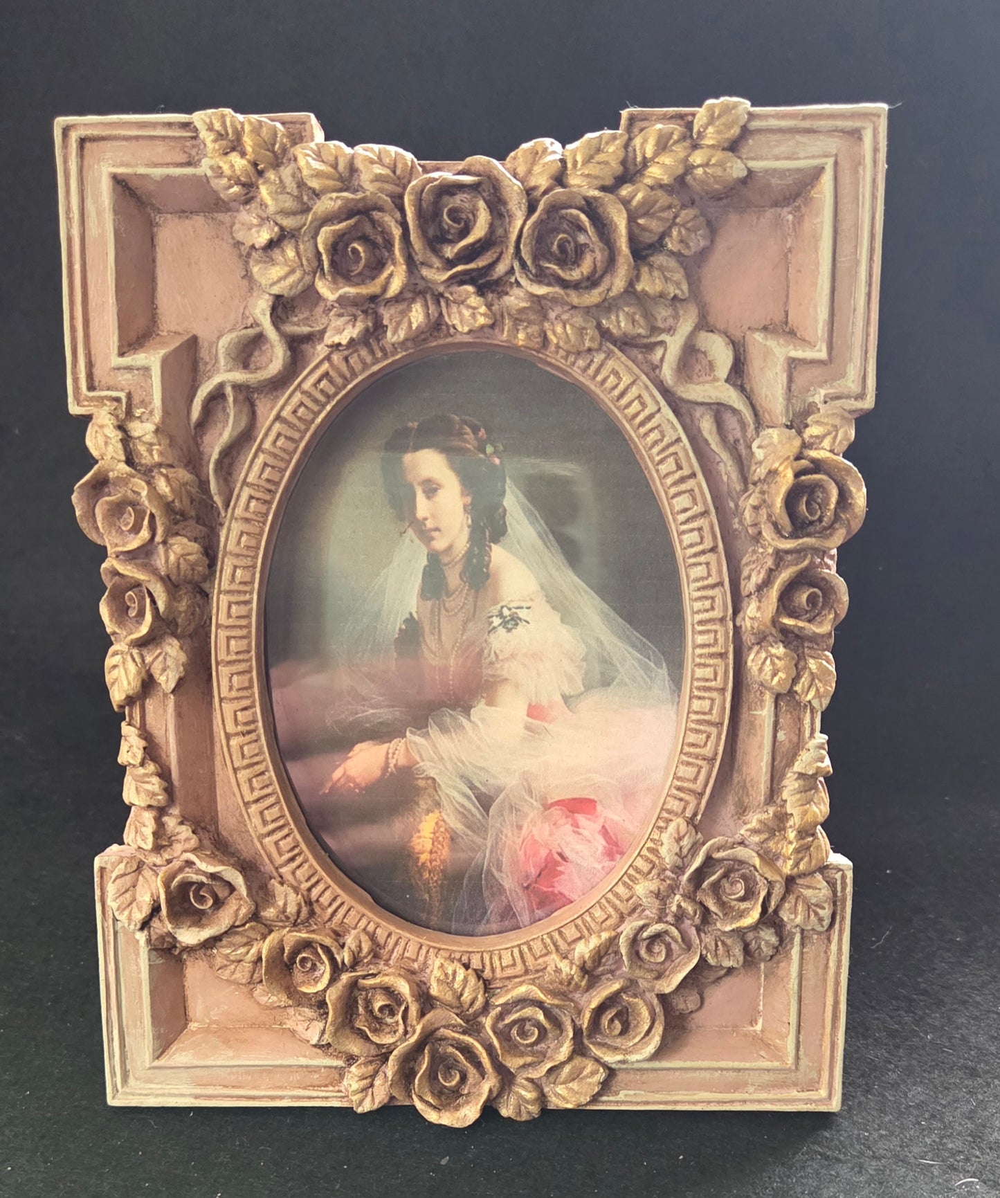 Elegant Vintage Inspired Frame