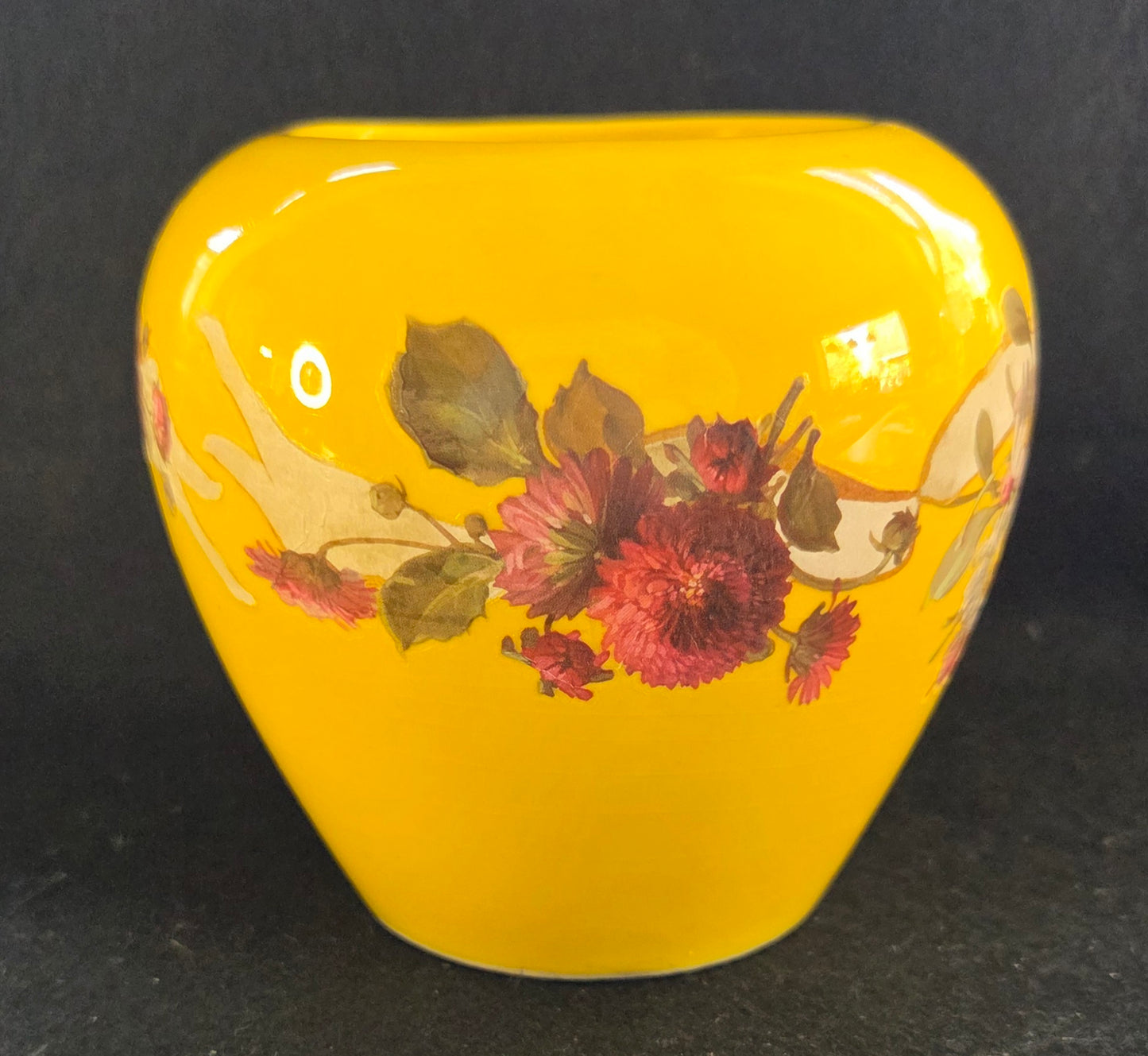 Lovely Spring Yellow Sugar Bowl. (Jug in same range also available seperately)