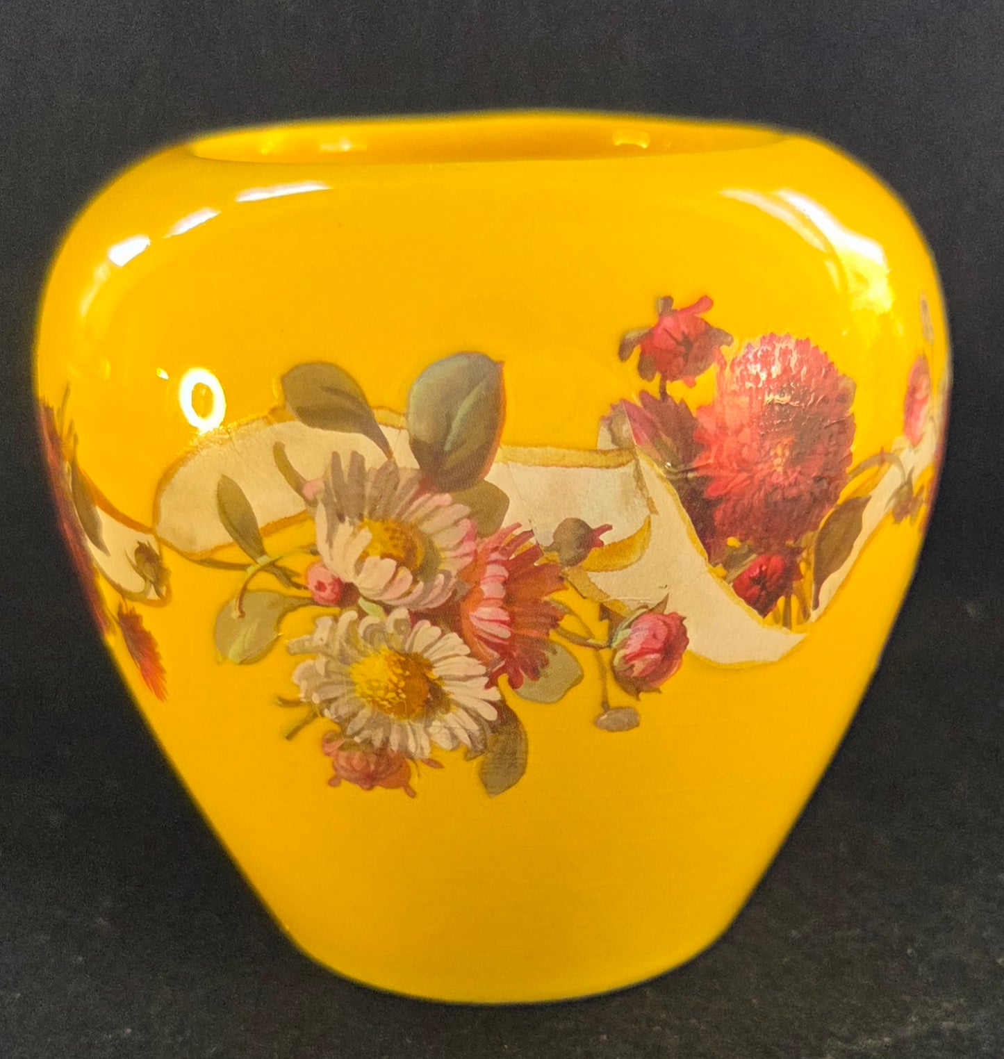 Lovely Spring Yellow Sugar Bowl. (Jug in same range also available seperately)